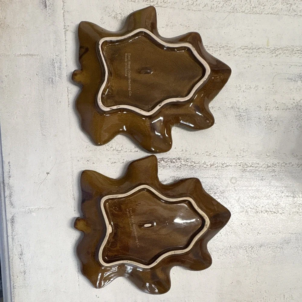 East West Distributing Co. Set of 2 Leaf-Shaped Ceramic Dishes Green Brown